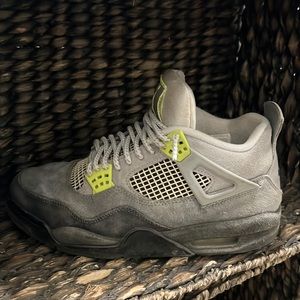 Neon Jordan retro 4s size 8